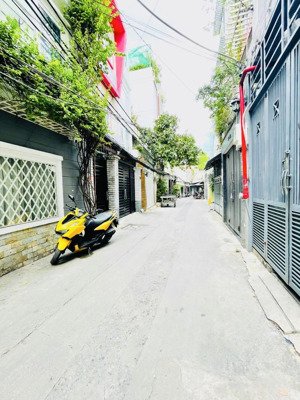 bán nhà quận 4 xe hơi tới sát cửa
cách tôn thất thuyết p3 (vip) chỉ 15m