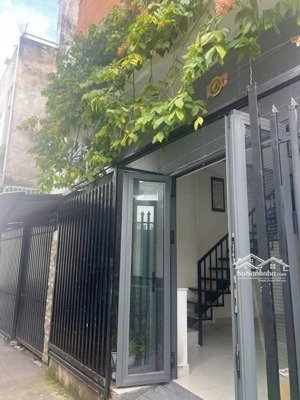 4tỷ050 nhà 1t1l 2pn -2wc hẻm oto -đường ko ngập nước - tiện ích xung quanh đầy đủ