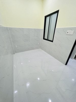 nhà mới đẹp ở ngay - 2 tầng đúc btct - vài bước ra mặt tiền - chỉ 3.35 tỷ.