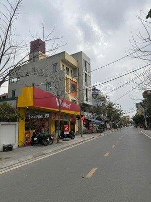 nhà 5 tầng mới, 5 phút qua cầu nhật tân sang phố, ngõ oto thông, oto vào nhà, 20m ra bìa làng.