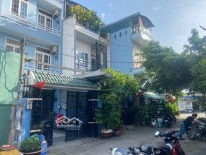 nhà 3 tầng.4pn. 90m2(5x18). hẻm rộng 8m thông. tại tân thới nhất q12