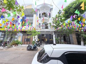 nhà 3 tầng đẹp mới 100% hoà minh 14 , sát kinh dương vương, cách biển 500m