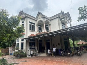 lô góc 3250m2 có 2000m2 thổ cư tiềm năng sinh lời đột phá, sẵn 2 căn biệt thự kiên cố