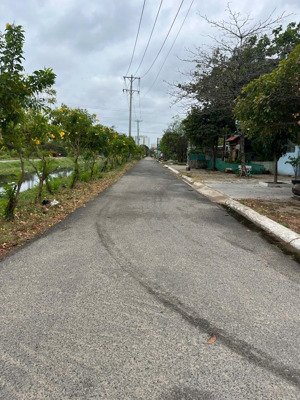 bán đất về quê, mặt tiền đường 8m, vew sông, trung tâm, giá tốt nhất khu vực