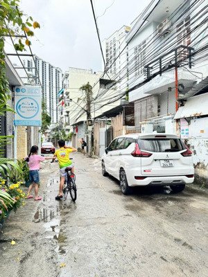 [ nhà 2 tầng , hẻm sao biển ] cách biển hòn chồng 250m. giá: 3,5 tỷ