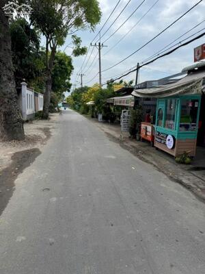 Bán đất mặt tiền đường 409 , xã Phước Vĩnh An dt 410m2 ( 100m2 thổ cư ) giá 3,7 tỷ