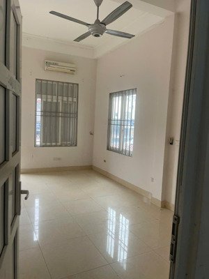 cho thuê tầng 2 & 3 84 đàm quang trung, long biên