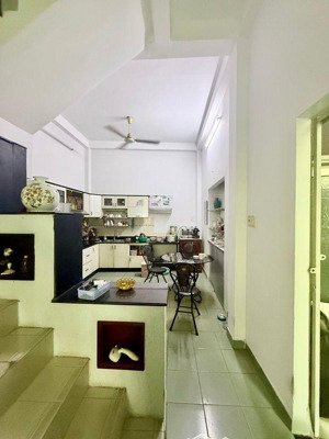 bán nhà 3 tầng , 4pn , hẻm nhựa 6m ô tô đỗ cửa , hàng xóm quận 1.