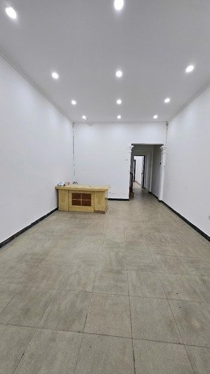 chính chủ cho thuê nhà ngõ vũ phạm hàm, trung hòa. diện tích 80m2 xây 6 tầng. giá chỉ 28tr