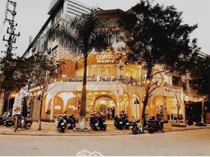 cho thuê nhà mặt phố, trần xuân soạn, lô góc , 200m2, hàng hiếm tại q.hai bà trưng