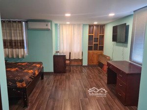 hàng hiếm tại lê văn sỹ, 9,6 tỷ, 41,7m2, 4pn, 5wc, 4 tầng. nhà góc 2mat hẻm, tiện kinh doanh.