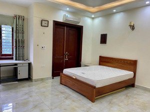 bán nhanh căn nhà 4 tầng khu hud a nhìn vườn hoa giang văn minh