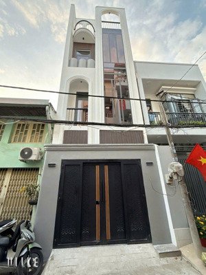 siêu phẩm 4 tầng - xe hơi ngủ trong nhà - sổ hồng riêng