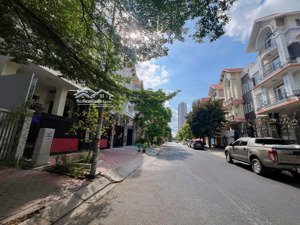 hot bán biệt thự đ.số 6 đ.nội bộ đẹp nhất kđt himlam dt: 10x20m2 full nt gb: 63 tỷ lh: 