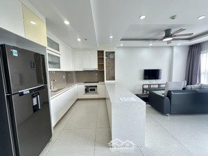 đang trống cho thuê căn 3 phòng ngủ 105 m2, view sông sài gòn có nội thất