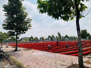 ccg lô đất nhìn hồ sinh thái , áp góc đẹp, gần chợ , thương lượng thêm