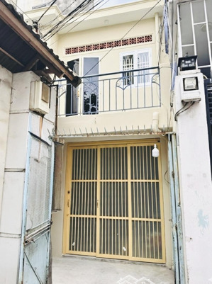 bán nhà riêng trung tâm q10, thiết kế hiện đại, nhà đi trên 2 trục đường chính, hẻm xe tải lớn.