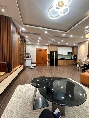 bán căn hộ mặt đường dương đình nghệ, 120m2, 3pn, 2wc, giá 7,5 tỷ thương lượng. lh: 