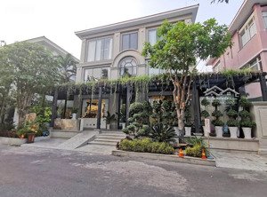 110 tỷ villa vị trí siêu đẹp, ngay cầu ánh trăng - crescent mall - phú mỹ hưng. đất 17 x 18 = 306m2