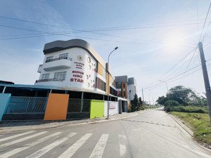 một lô duy nhất giá 2350 mt hồ tri tân-vòng xoay 2 con rồng-cổng chào long hải