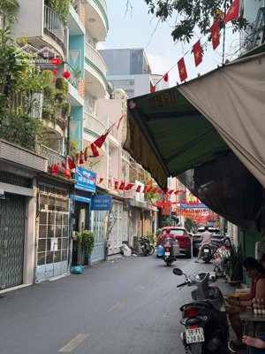 chính chủ bán nhà tại cư xá đô thành , 1 trệt , 3 lầu giá 7,9 tỷ có tl. lh dung o9i6.o2o.27o