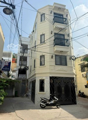 siêu phẩm nhà đẹp 5 tầng ! hxh cách mặt tiền chỉ 5 căn nhà tại trung tâm phú nhuận ( 5x11)