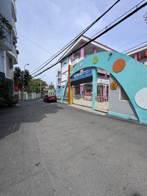 chính chủ! nhà lớn 91 m2 3 tầng - sân rộng - diện tích thực 110m2 - sát trường học - khu cao tầng