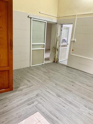 cho thuê nhà riêng 80m2 tại ngõ 6 ngách 153/7 miêu nha. ở luôn được. 5p ra vincom, chợ