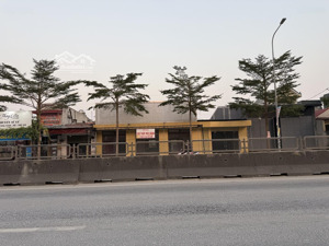 [chính chủ] cho thuê 720m2 mặt tiền ql1a - sàn bê tông chịu lực - cạnh cây xăng chiến thắng