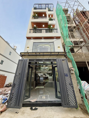 nhà ngay sát bên ngã tư ga, dt: 4x16m, lửng, 3lầu, 4pn, 5vs, p. thờ, s. thượng, gara xe, 6.9 tỷ