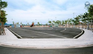 bán cặp đất đối diện bãi đỗ xe lớn nhất khu vực cà ná