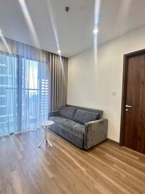 siêu rẻ chỉ 6,5tr/th với căn 1n - 2 ban công sẵn đồ cơ bản toà zr2 mới bàn giao mới tinh