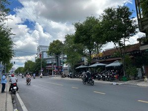 cho thuê nhà mặt tiền 17 mét ngã tư lê lợi - nguyễn trãi