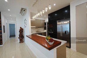 quảng cáo hình nhà thật || 4 phòng ngủ -tầm nhìn thấp trực diện hồ bơi- dt 194 m2 - giá 33,5 tỷ