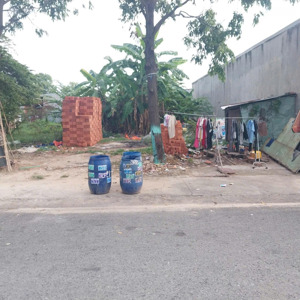 cần sang nhượng lô đất 300m mặt tiền đường nhựa 45m đối diện khu dự án bến xe sát góc ngã tư chợ