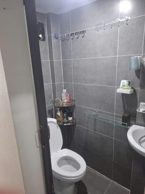 4 phòng cá nhân, 2 vệ sinh, đầy đủ điều hòa, máy giặt điều khiển từ xa, tủ lạnh, tất cả còn mới