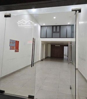 giá tốt! mtkd an dương vương 4,5x22m 4 tầng có thang máy còn mới