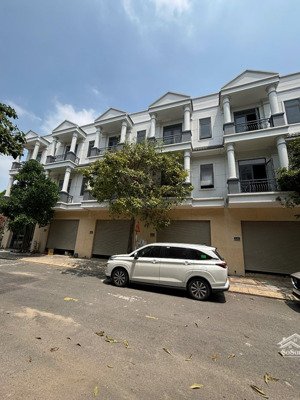 bán gấp nhà 1 trệt 2 lầu ngay chợ tân hiệp tân uyên bình dương ( tphcm) mới