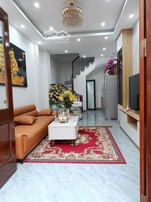 nhà gần cầu vĩnh tuy đường đàm quang trung chỉ nhỉnh 6 tỷ có nhà 5 tầng mới hoàn toàn.