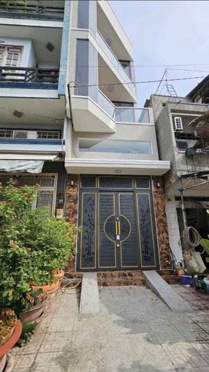 cần bán gấp giảm hơn 1tỷ nhà 4 tầng mới đẹp mặt tiền đường có lề rộng khu p4 q8 cũ