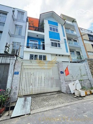 bán nhà nguyễn gia trí d2 bình thạnh. nhà 3 tầng đang cho thuê dt 8x22m giá 32 tỷ có đàm phán