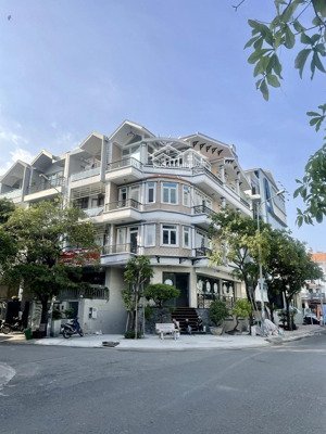 cho thuê bt himlam căn góc 2 mặt tiền dt: 6.75x20m2 tkvp, có thang máy giá: 75 triệuh: 