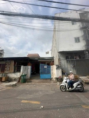 bán đất mặt tiền đường 102 ngang 8m giá 65tr/m2 sau chùa