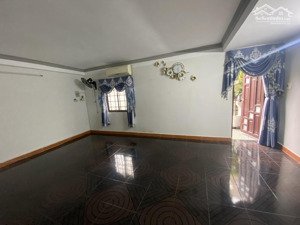 cho thuê nhà mt đô đốc lộc, p. tân quý, q. tân phú, 1 trệt, 2 lầu, 1 sân thượng, 7x7m. ở ngay