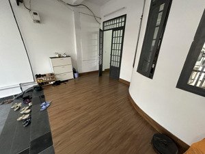 cho thuê nhà mặt phố tại 77 hoàng hoa thám, p hiệp thành, giá siêu hời 18 triệu, 200m2