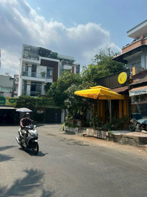 tôi cần bán nền đất ngay đường vành đai 2 chợ đầu mối thủ đức full thổ- sổ sãn đường 10m hơn 5 tỷ