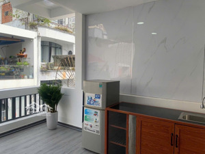 phòng lớn, sân thượng, đường lý thường kiệt, tiện đi các quận trung tâm