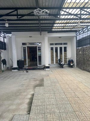 bán nhà hxh cách quốc lộ 13 50m ngang 6m giá 59tr/m2 tiện xây mới