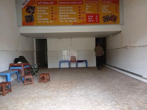 chothuêtậpthểtầng1:70m2,mtiền:6m, vỉahè:6m,kdthuốctây,tiệmnail,khosạch, hàngthan,hkiếm:giá:12tr/th