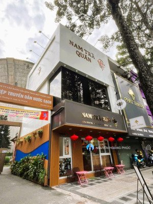 bàn nhà góc 2 mặt tiền đường 3 tháng 2 quận 10, dt: 6x8m, 3 tầng, chỉ: 16.5 tỷ ( sẵn hđt 50tr/th)